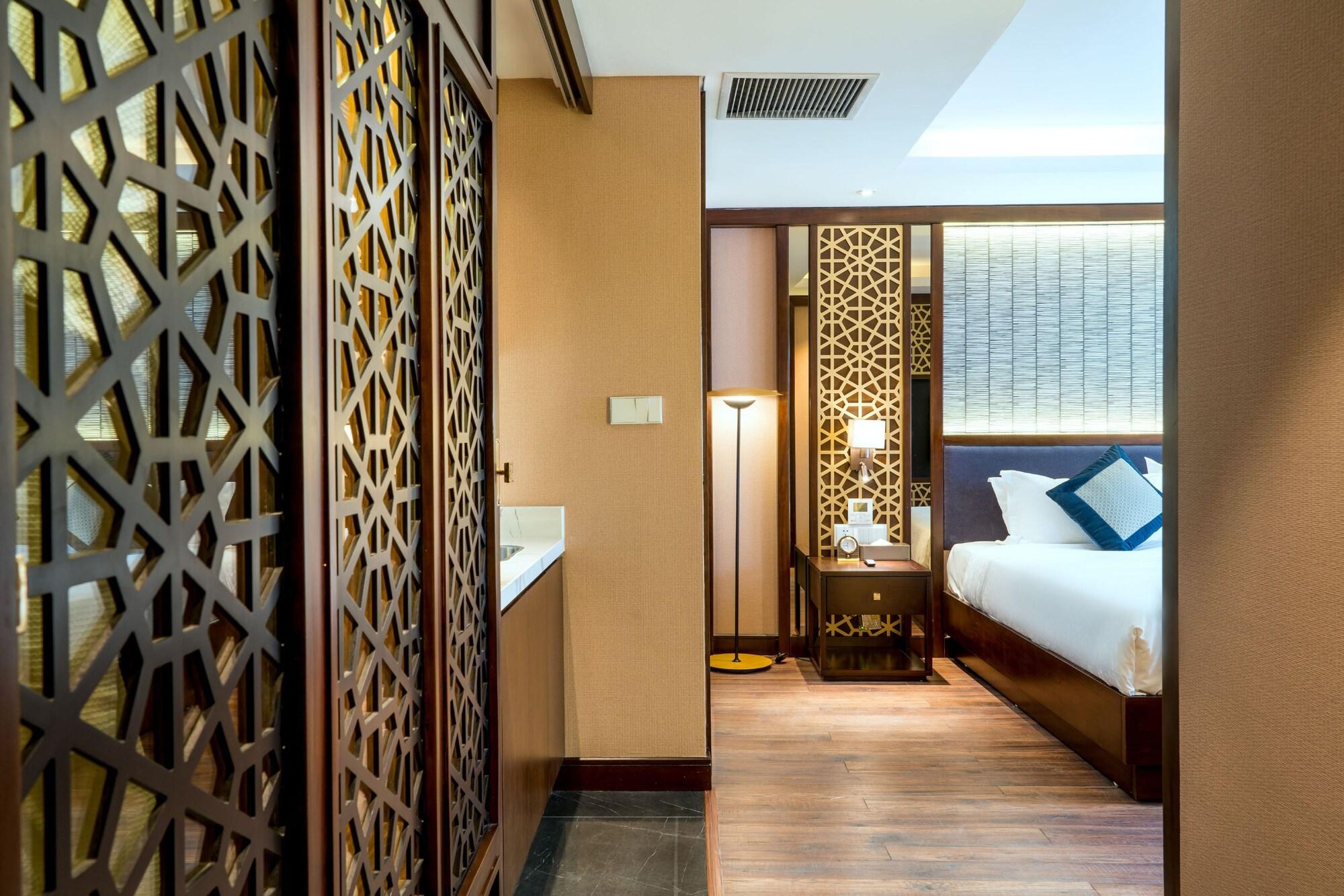 האנוי Conifer Grand Hotel מראה חיצוני תמונה